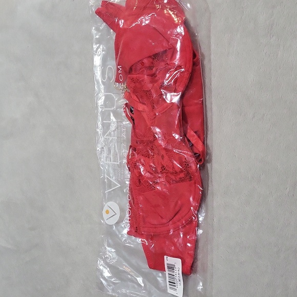 VENUS Cutout Bra & Panty Set - Picture 6 of 11